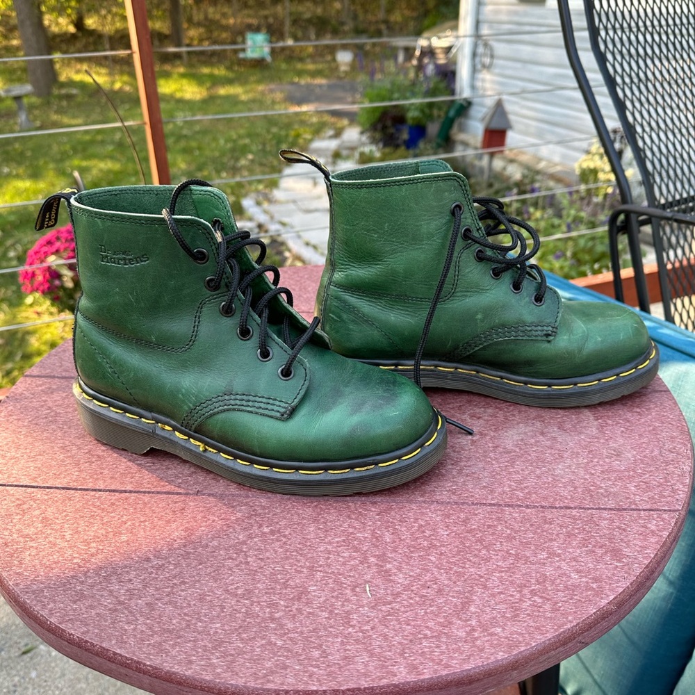 Dr Martens Made in England 6 eye boot 8175